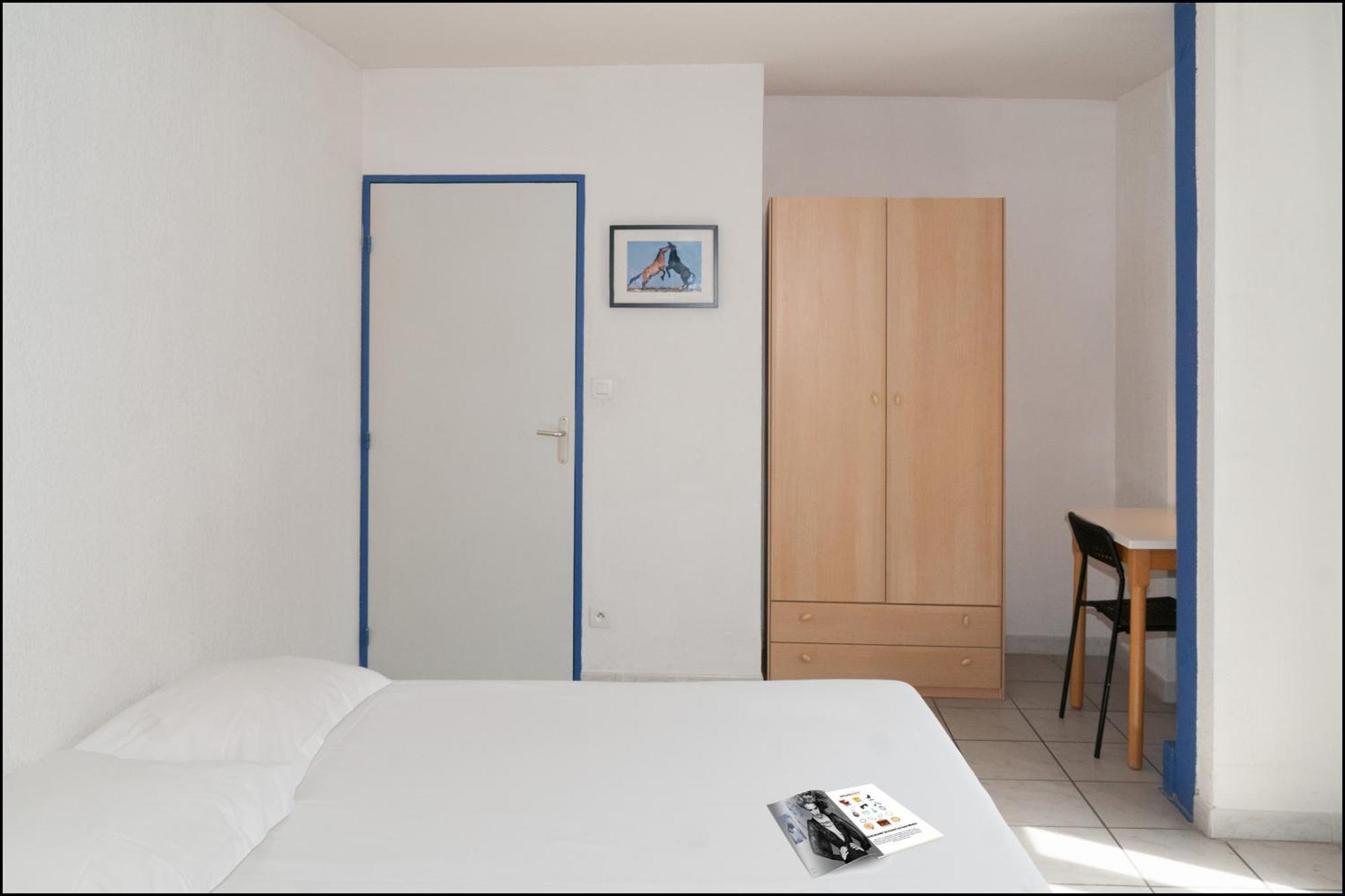 Residence Les Cordeliers Авиньон Стая снимка